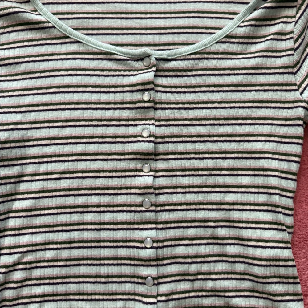 Levi’s Top - Picture 2 of 3
